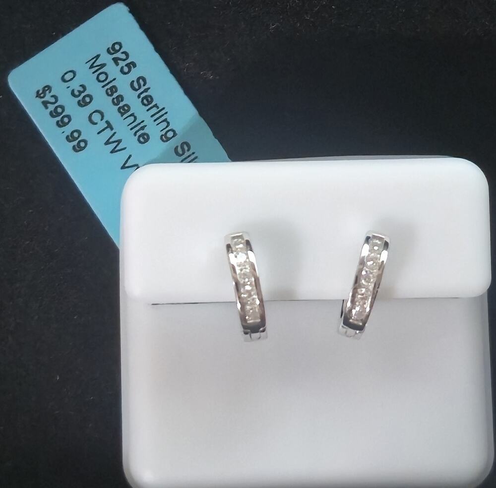 🔥0.39 CTW 💎VVS💎 .925 Sterling Silver Moissanite Hoop Earrings Huggie